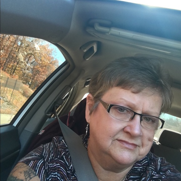 Meet your Posher, Angie - Picture 2 of 8